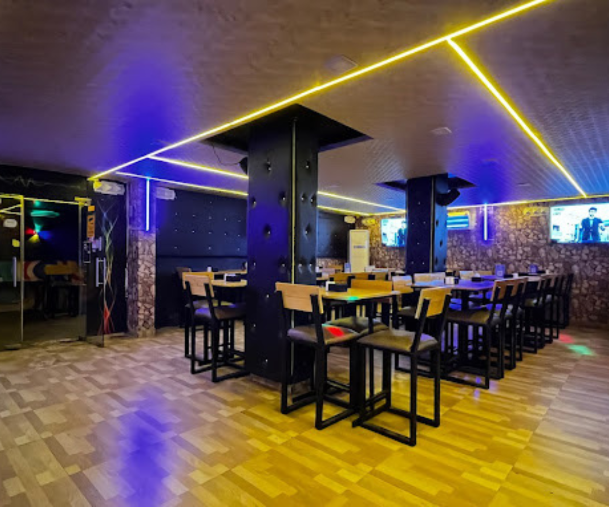 H2O Sports Bar and Rooftop